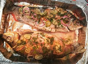 Una foto de Bocachico al horno relleno de verduras