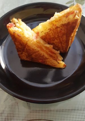 A picture of Sweet tutti frutti sandwich.