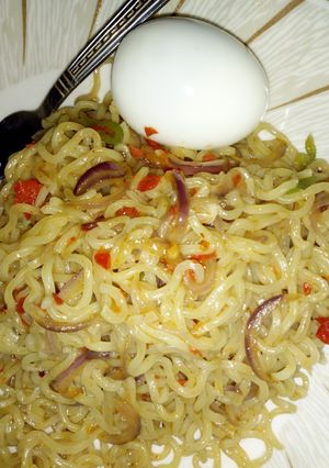 A picture of Stir fried indomie.