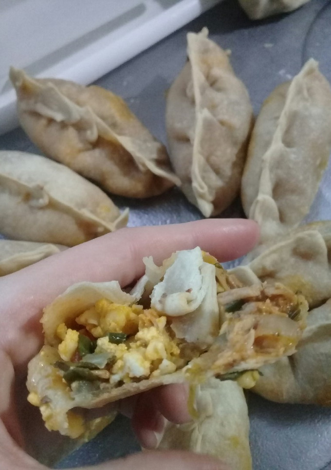 Una foto de Empanadas de pollo 😋😋😋