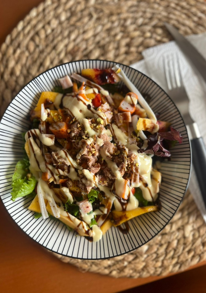 Una foto de Ensalada con melocotón