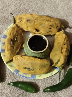 जोधपुरी स्टफड मिर्ची बड़ा (jodhpuri stuffed mirchi vada recipe in Hindi) रेसिपी मुख्य फोटो
