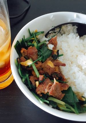 Hình của món [Gymer Sinh viên] Bò xào cần tỏi cơm trắng.