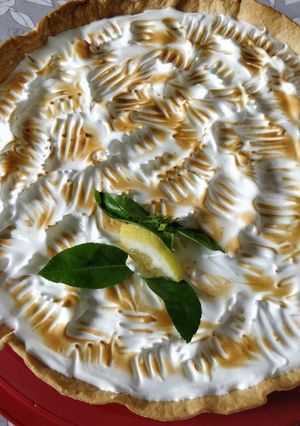Une photo de Tarte au citron et basilic meringuée
