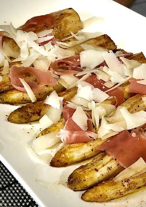 Une photo de Asperges blanche poêlées jambon cru parmesan