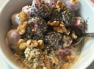 Una foto de Desayuno cereal, almendras y chía