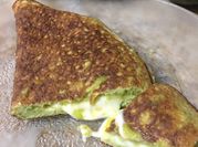 Una foto de omelette con palta