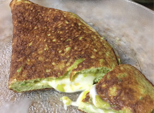 Una foto de Omelette de palta con queso