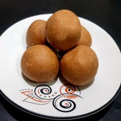 A picture of Wheat Flour Ladoo.