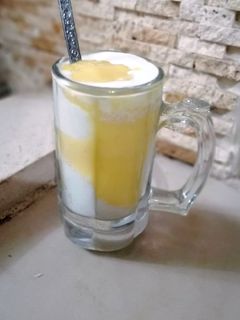عکسی از دستور شیک موز و انبه 🥛
