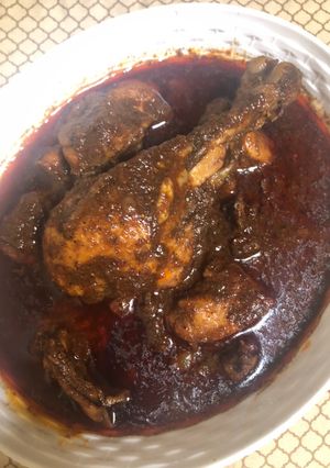A picture of Nagpur style Sauji chicken curry.