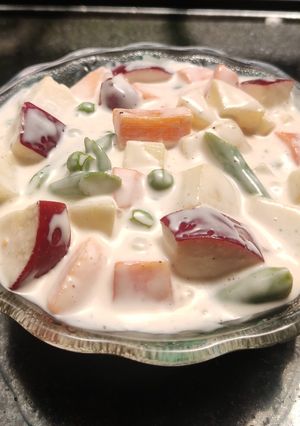 रशियन सॅलेड (russian salad recipe in marathi) रेसिपी चे मुख्य फोटो 