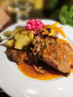 Una foto de Chuletas de Cerdo al Chilindrón con Vino Blanco en Olla GM