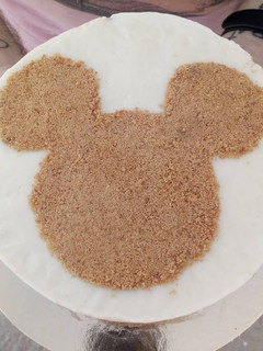 Una foto de Tarta tres chocolates y Mickey