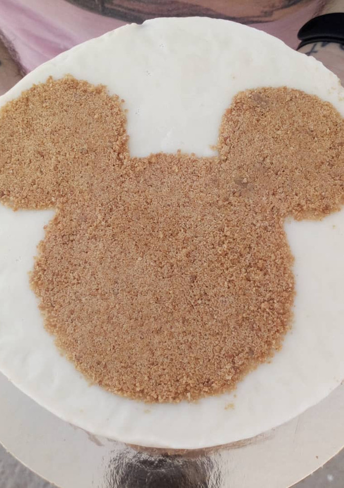 Una foto de Tarta tres chocolates y Mickey