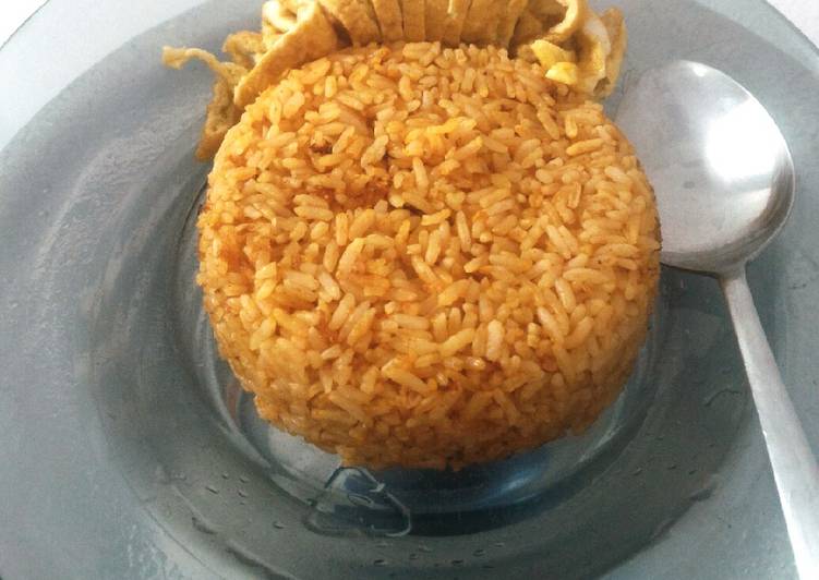 Langkah mengolah Nasi goreng + roll egg super simple ala juy Anti Gagal
