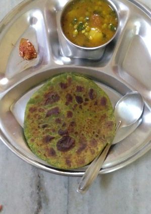A picture of Boiled spinach and Coriander leaves paratha.