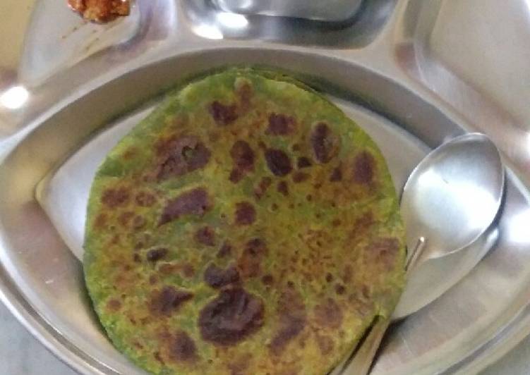 Recipe of Favorite Boiled spinach and Coriander leaves paratha