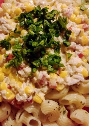 Una foto de Fideos con salsa blanca de atún y choclo