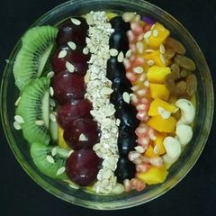 A picture of Mango smoothie bowl.