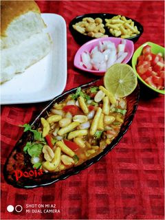 मिसल पाव (misal pav recipe in hindi) रेसिपी मुख्य फोटो