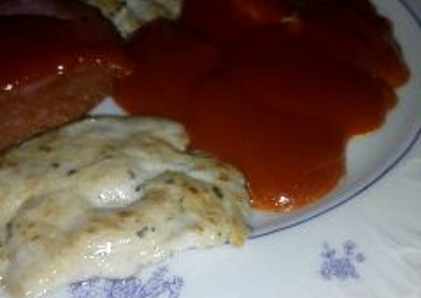 Filetes y hamburguesas con tomatito caliente