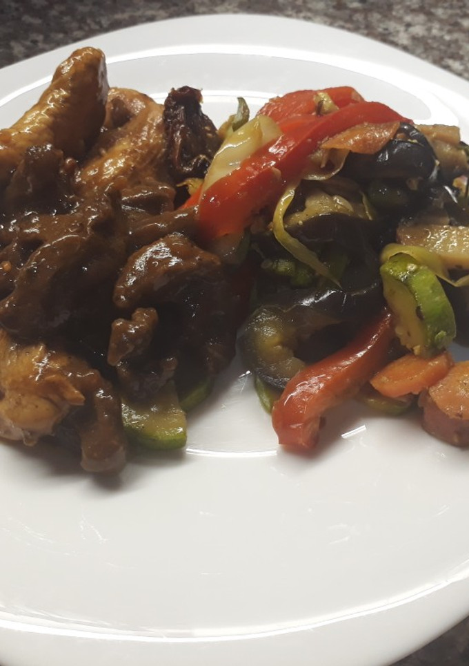 Una foto de Mix de carnes con verduras