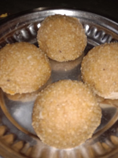 ચુરમા ના લાડવા (Churma Ladva Recipe In Gujarati) રેસીપી મુખ્ય ફોટો