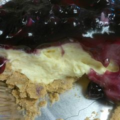 A picture of Easy lemon blueberry cheesecake.