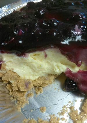 A picture of Easy lemon blueberry cheesecake.