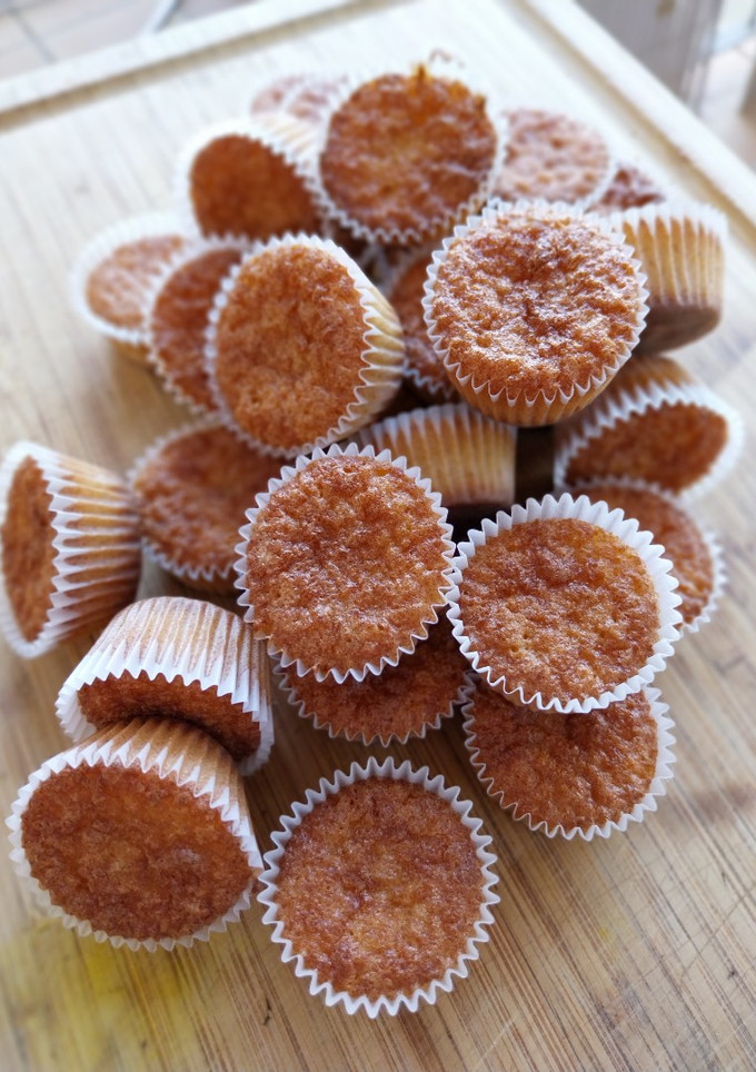 Una foto de Mini magdalenas de buñuelos de Cuaresma