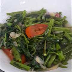 A picture of Cah kangkung polos.
