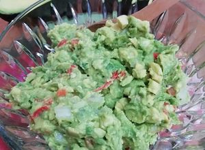Una foto de Guacamole súper fácil