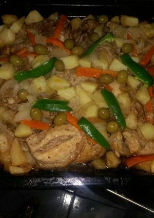A picture of Grilled chicken with olives.