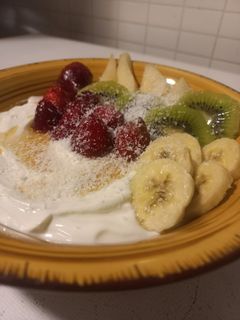 Una foto de Bowl de yogur con frutas 🍒