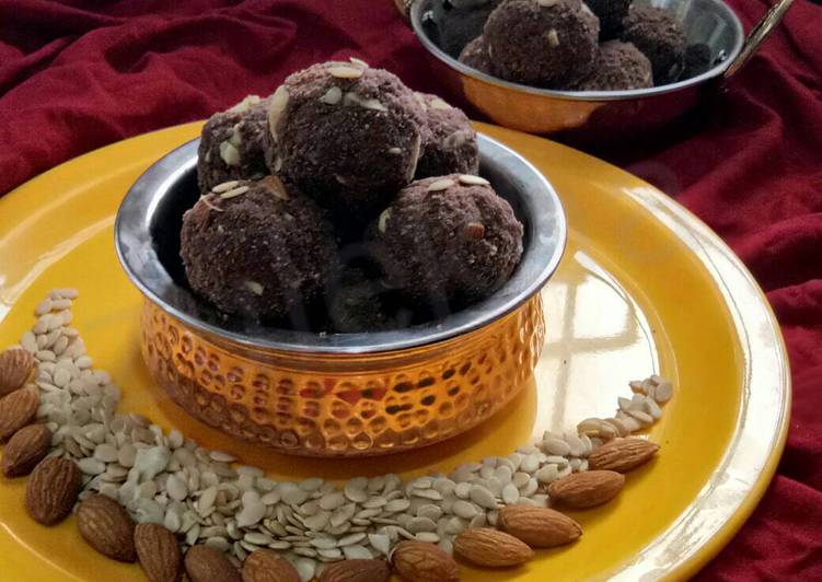 Steps to Make Super Quick Homemade Chocolate chickpea malai mawa Laddu