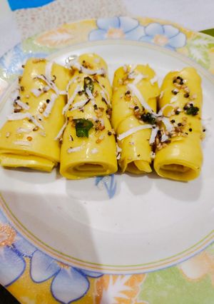 A picture of Khandvi.