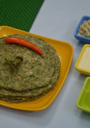 A picture of Sabbasige Soppina Akki Rotti l Rice Roti with Dill Leaves.