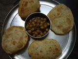 ছোলে ভটুরে (chhole bhature recipe in Bengali)