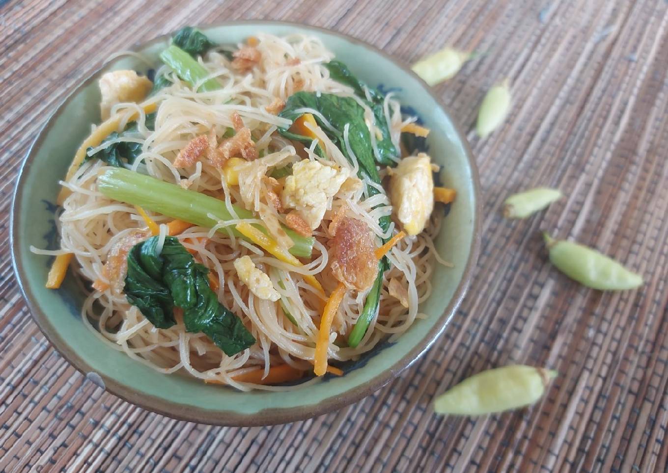 Bihun goreng telur