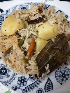 પોટેટો પુલાવ (Potato Pulao Recipe In Gujarati) રેસીપી મુખ્ય ફોટો
