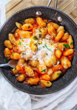 Una foto de Gnocchi de patata sin gluten con salsa de tomate y albahaca