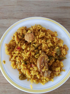 Una foto de Arroz con conejo