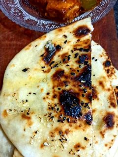 গার্লিক বাটার নান(Garlic butter naan recipe in bengali) রেসিপির প্রধান ছবি