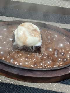 A picture of Restaurant style Brownie sizzler.