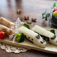 Candy and Train Onigiri Rice A picture of Candy and Train Onigiri Rice.