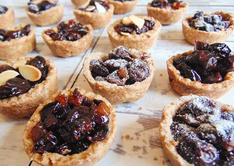 How to Prepare Quick Mini Sour Cherry Mince Pies