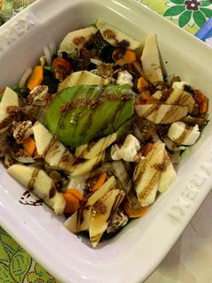 Una foto de Ensalada agridulce 😋