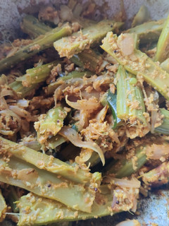 முருங்கைக்காய் கூட்டு (murungai kootu recipe in Tamil) செய்முறை முக்கிய புகைப்படம்