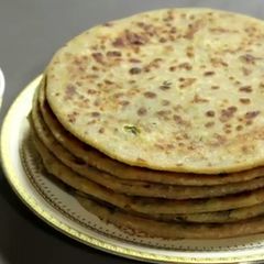 A picture of Mixed Vegetable paratha.